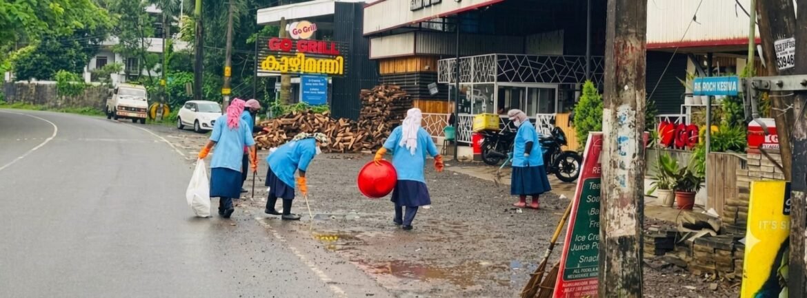 പ്രളയാനന്തര ശുചീകരണം; വ്യാപാര മേഖലയിലെ മാലിന്യങ്ങൾ നീക്കം ചെയ്യാൻ നഗരസഭ രംഗത്ത്
