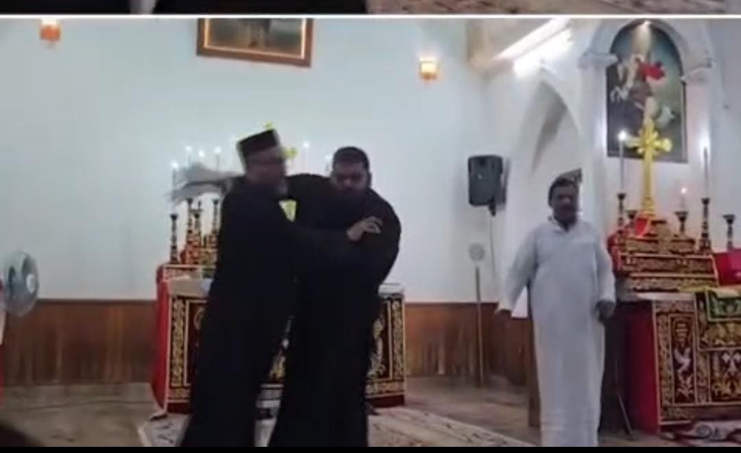 അൾത്താരയിൽ വൈദികർ തമ്മിൽ സംഘർഷം; മൂവാറ്റുപുഴ പിറമാടം പള്ളിയിൽ സംഭവവികാസങ്ങൾ