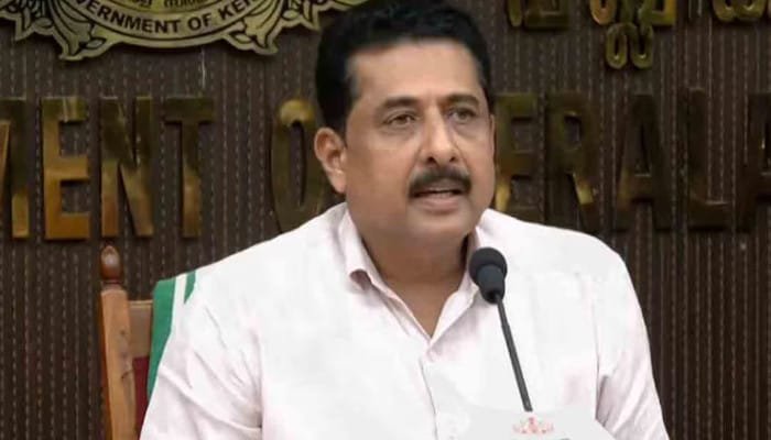 പരീക്ഷാഭവനിൽ മിന്നൽ പരിശോധന നടത്തി മന്ത്രി എൻ. ഷംസുദ്ദീൻ; ഉദ്യോഗസ്ഥർക്ക് നിർദേശം