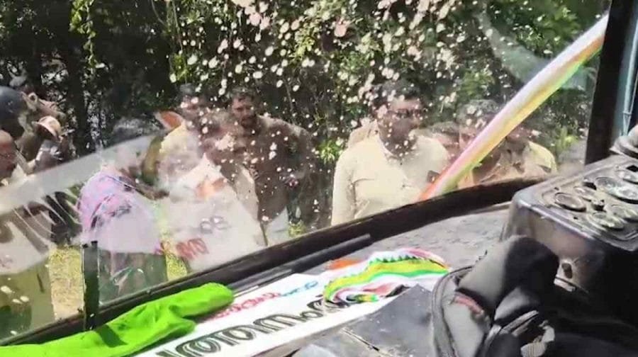 പത്തനംതിട്ടയിൽ പ്രിയദർശിനി ബസ് തടഞ്ഞ് സ്വകാര്യ ബസ് ജീവനക്കാർ