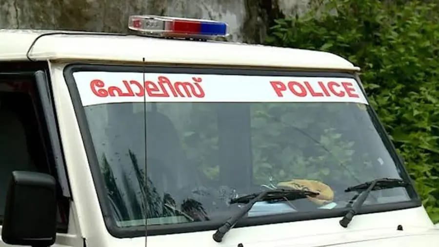 മുതലമടയിൽ പ്ലസ് വൺ വിദ്യാർത്ഥിയുടെ കുത്തേറ്റു; മെഡിക്കൽ ഷോപ്പ് ഉടമയ്ക്ക് പരിക്ക്