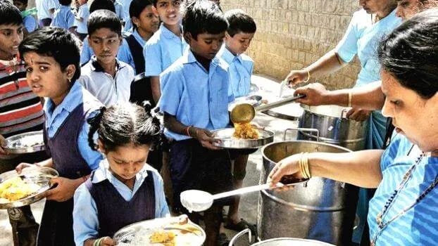 കേരളത്തിൽ സ്കൂൾ ഉച്ചഭക്ഷണ പദ്ധതി പ്ലസ് ടു വരെയുള്ള വിദ്യാർഥികൾക്ക് വ്യാപിപ്പിക്കാൻ പദ്ധതി