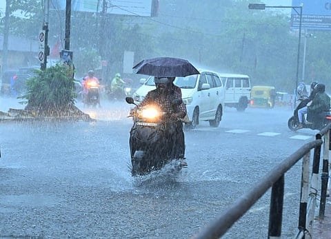 തിരുവോണത്തിന് മധ്യകേരളത്തിൽ പരക്കെ മഴ; നാല് ജില്ലകളിൽ യെലോ അലർട്ട്