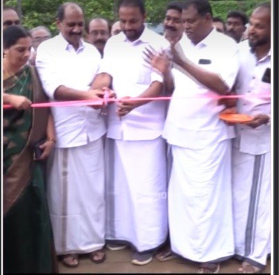 സ്ഥലം എംഎൽഎ ക്ഷണിച്ചു; മുൻ എംഎൽഎ പാലം ഉദ്ഘാടനം ചെയ്തു