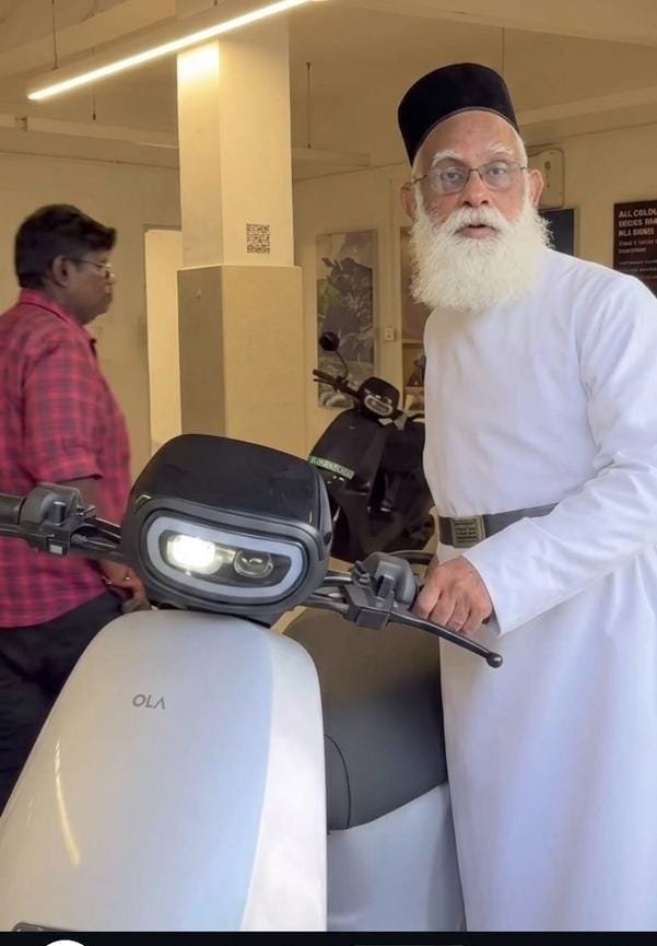 സർവീസിന് നൽകിയ വാഹനം തിരികെ കിട്ടിയില്ല; കോട്ടയത്തെ ഓല ഷോറൂമിൽ നിന്ന് പകരം വാഹനം എടുത്ത് പുരോഹിതൻ
