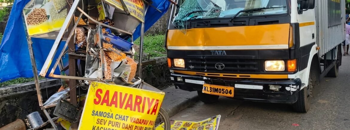 പാലാ KSRTCയ്ക്ക് സമീപം മിനി ലോറി നിയന്ത്രണംവിട്ട് പാനിപൂരി വിൽപ്പനശാലയിലേക്ക് ഇടിച്ചുകയറി