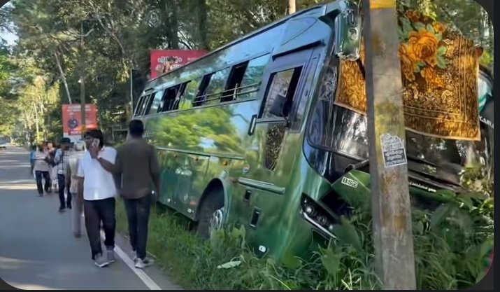 കോട്ടയത്ത് ടൂറിസ്റ്റ് ബസുകൾ കൂട്ടിയിടിച്ച് അപകടം; ആറ് പേർക്ക് പരിക്ക്
