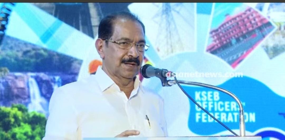 വൈദ്യുതി മന്ത്രി സണ്ണി ജോസഫ് പ്രസംഗിക്കുന്നതിനിടെ കറണ്ട് പോയി; പ്രസംഗം നിർത്തി മടങ്ങി