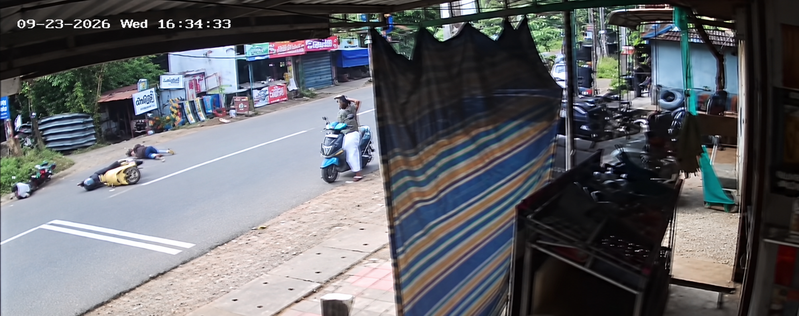 പാലാ ഞൊണ്ടിമാക്കൽ കവലയിൽ വീണ്ടും അപകടം: കഴിഞ്ഞ ദിവസം അപകടത്തിൽപ്പെട്ട പെൺകുട്ടി സഞ്ചരിച്ച സ്കൂട്ടർ മറ്റൊരു ഇരുചക്രവാഹനവുമായി കൂട്ടിയിടിച്ചു