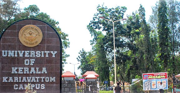 ക്യാമ്പസുകളിൽ രാഷ്ട്രീയ പാർട്ടികളുടെ കൊടിയോ ചിഹ്നമോ പാടില്ല: നിയന്ത്രണങ്ങളുമായി കേരള സർവകലാശാല; കരട് മാർഗരേഖയ്‌ക്കെതിരെ വ്യാപക പ്രതിഷേധം